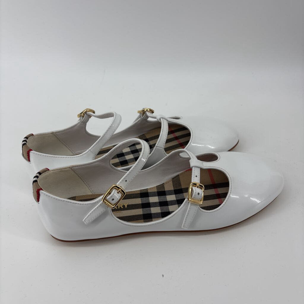 Burberry Round Toe Ballerina
