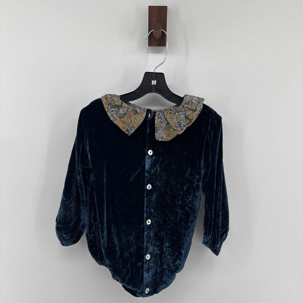 25% silk, Peter Pan collar neck