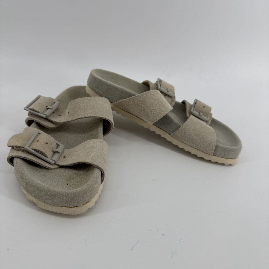 Leather sandals