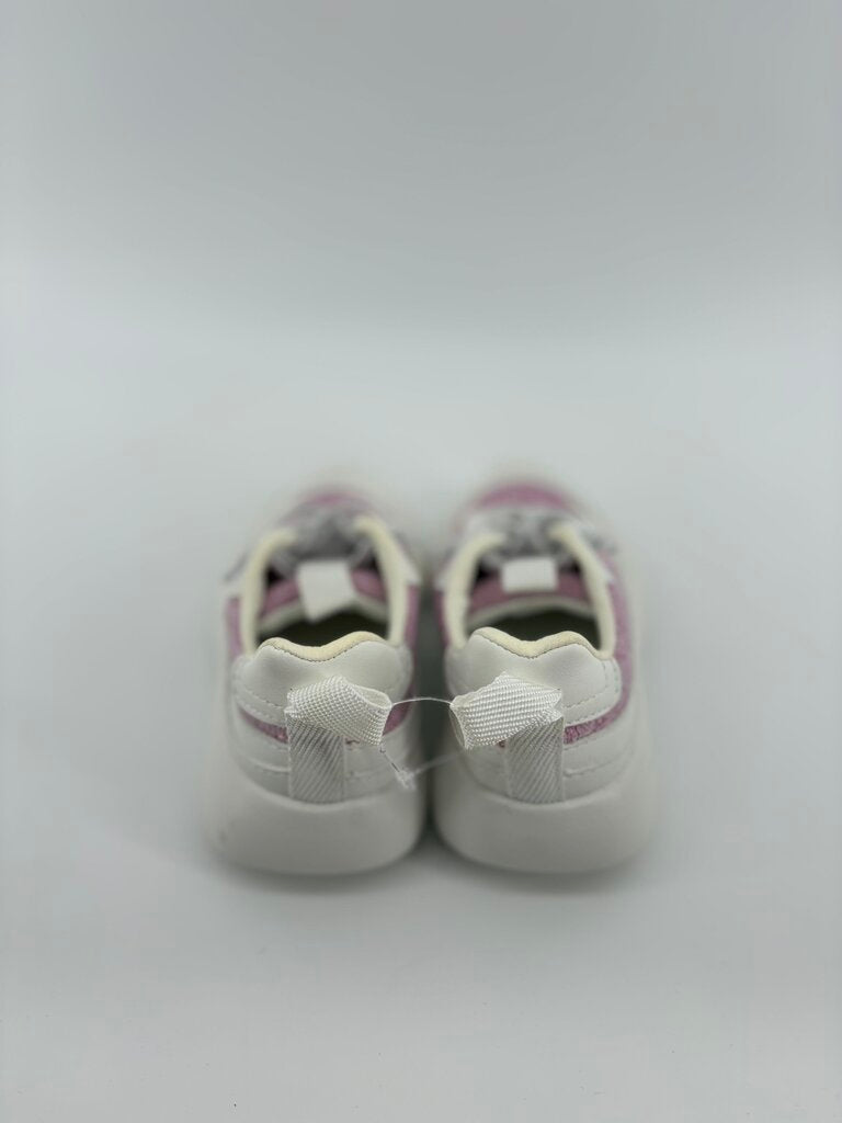 *LR* slip on, pink details