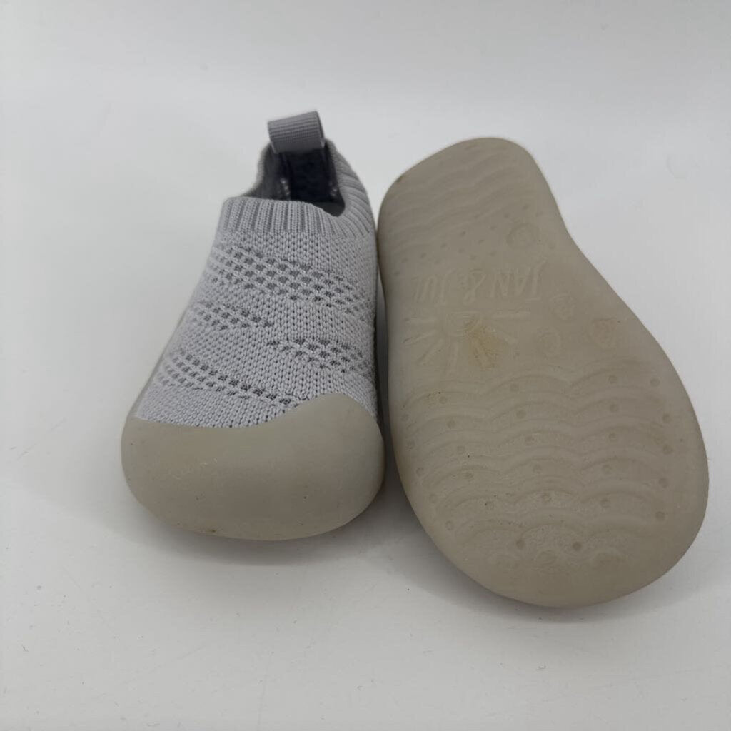 knit shoe