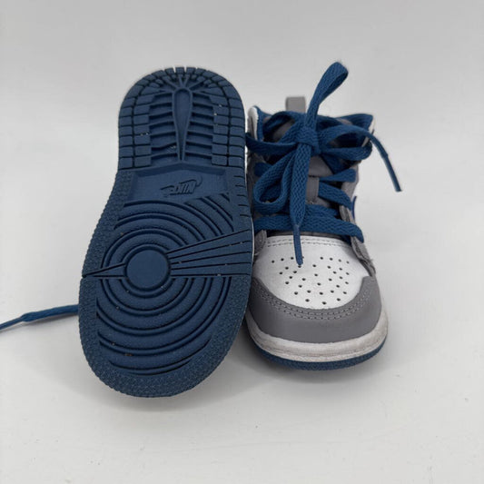 Navy laces, grey details