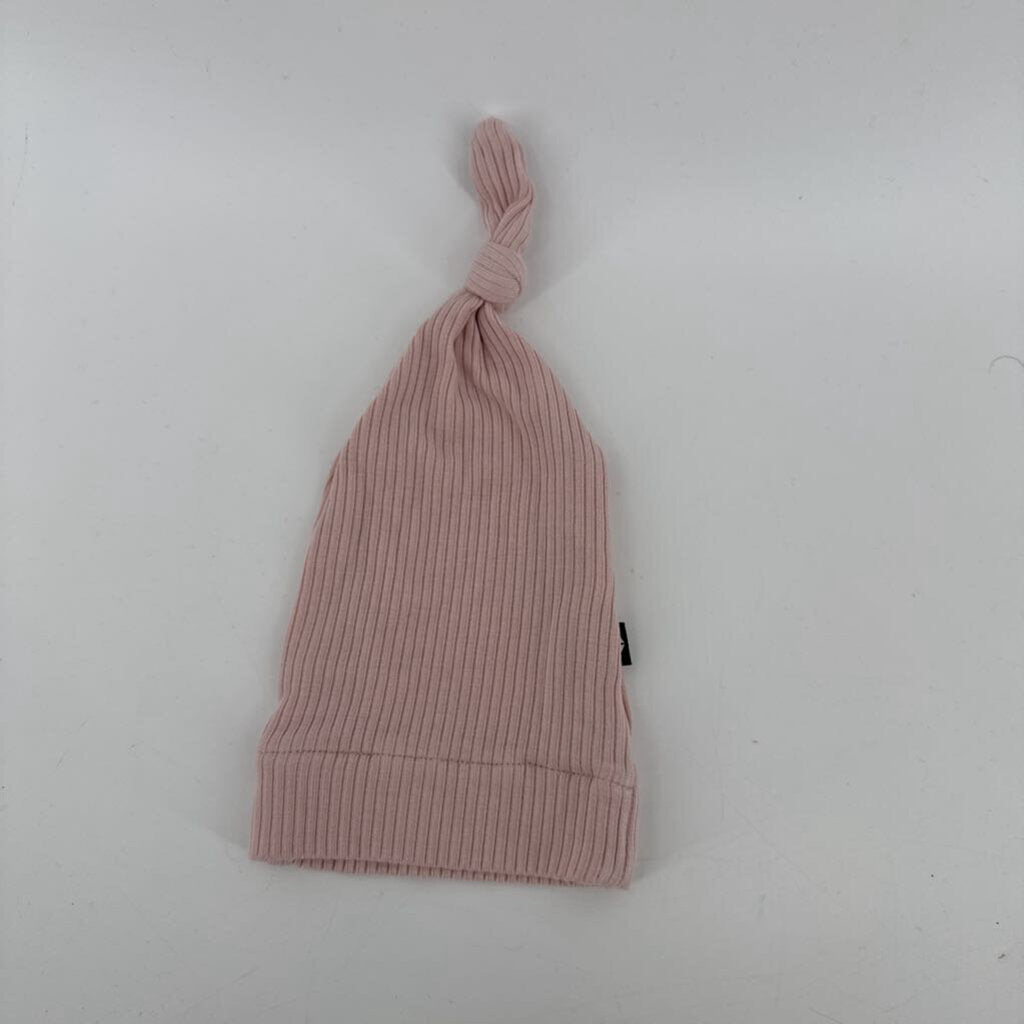 Ribbed, comes with hat