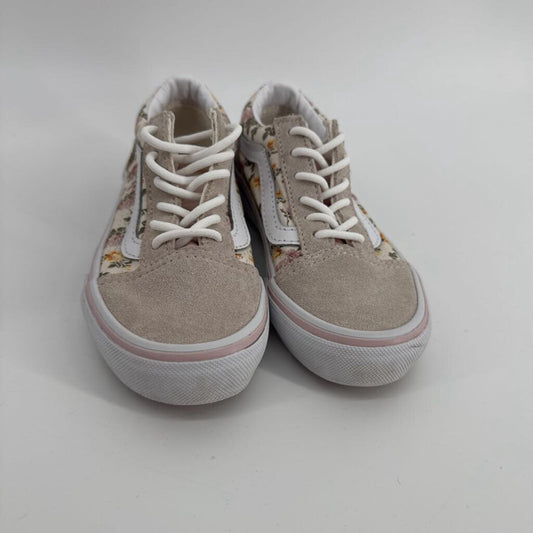 Floral, laces up