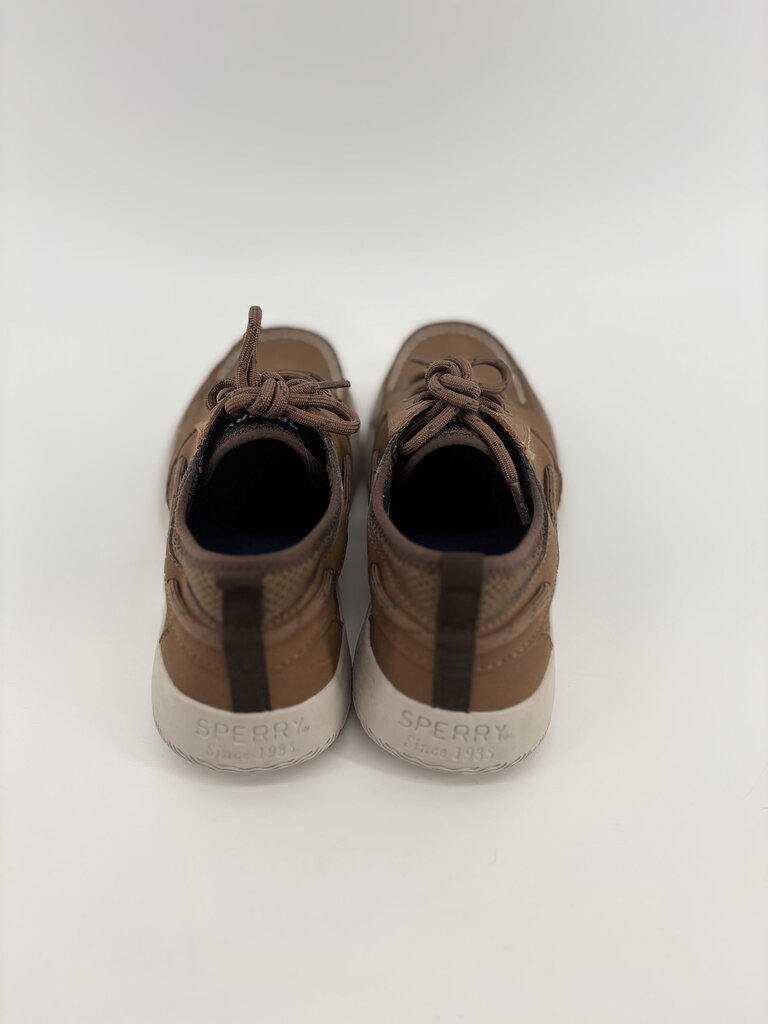 lace up boat shoe