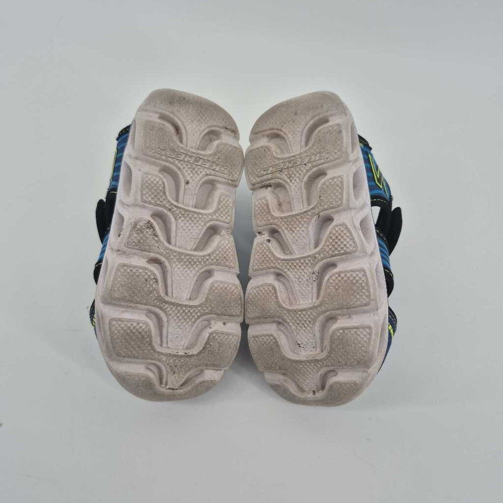 full coverage sandal