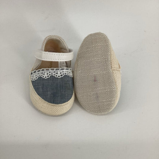 Natural Fibre around, blue Front and White lace detail. White Strap.