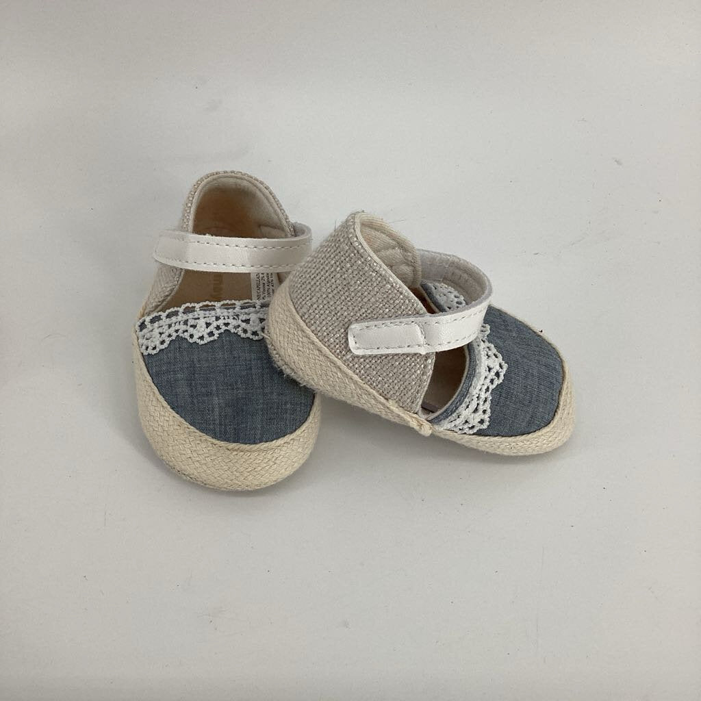 Natural Fibre around, blue Front and White lace detail. White Strap.
