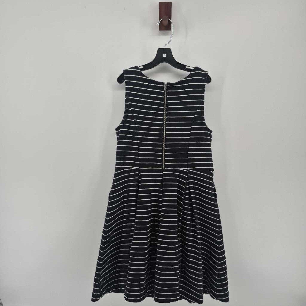 sleeveless pleated dress
