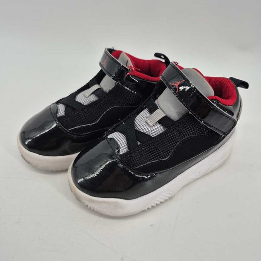 Air Jordan max aura 2