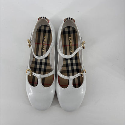 Burberry Round Toe Ballerina