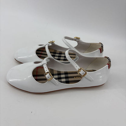 Burberry Round Toe Ballerina