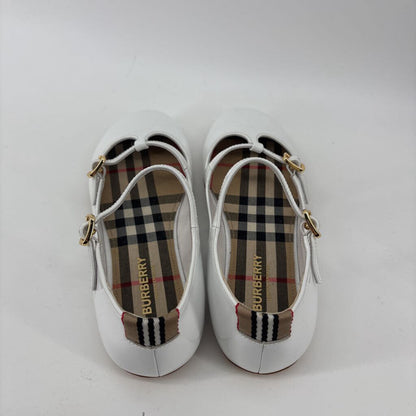 Burberry Round Toe Ballerina