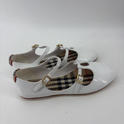 Burberry Round Toe Ballerina