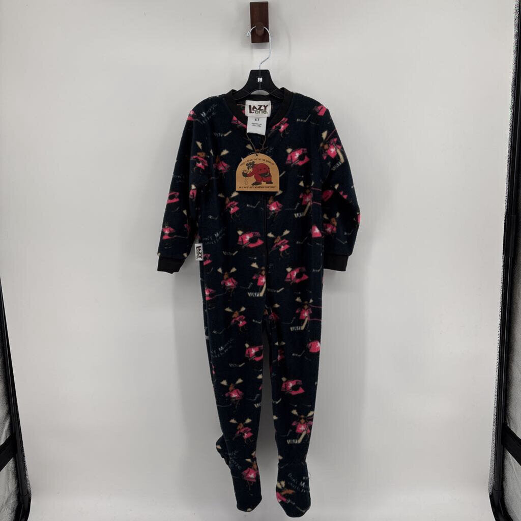 New With Tags fleece, moose playing hockey retail $40