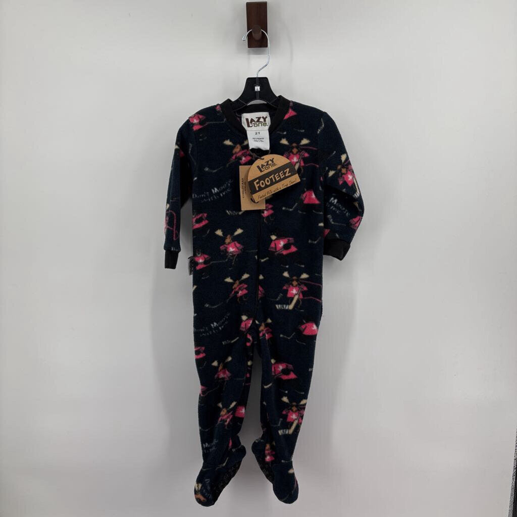 NWT fleece, moose playing hockey retail $40