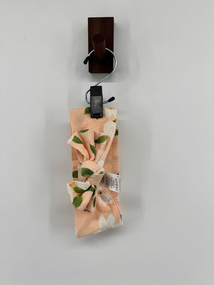 NWT white flowers and bumble bees