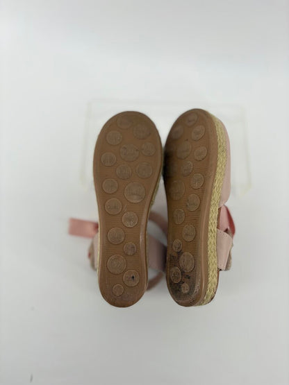 *LR* velcro sandals