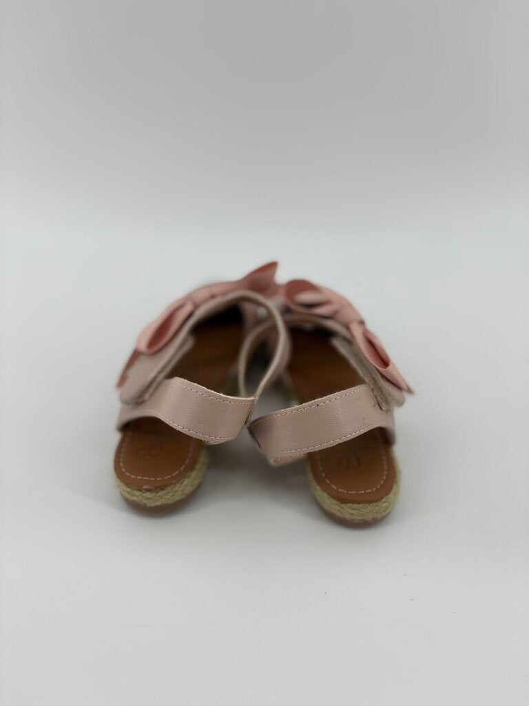 *LR* velcro sandals