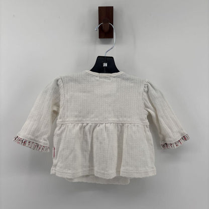 3 buttons & bow on chest