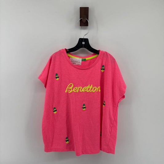 Yellow logo and pineapples