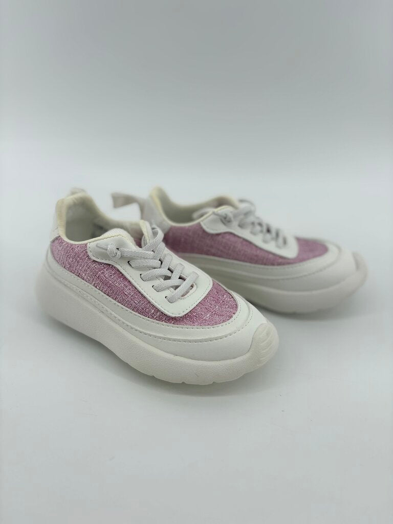 *LR* slip on, pink details