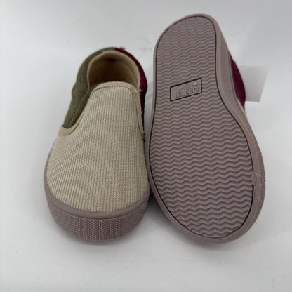 Tags on, Slip on ribbed