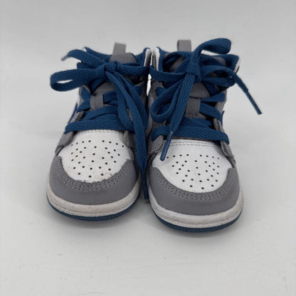 Navy laces, grey details