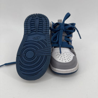 Navy laces, grey details