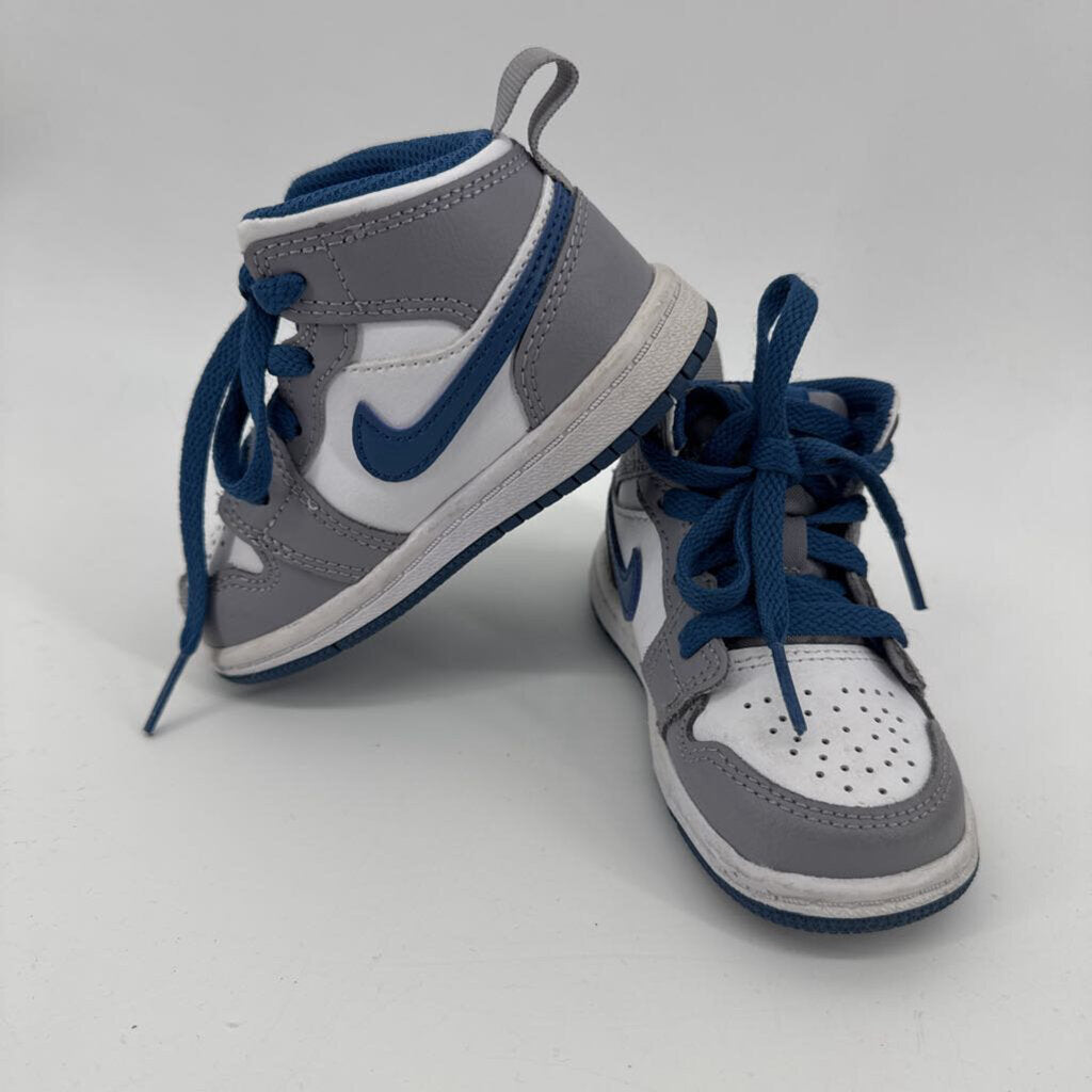 Navy laces, grey details
