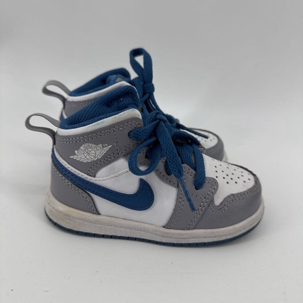Navy laces, grey details