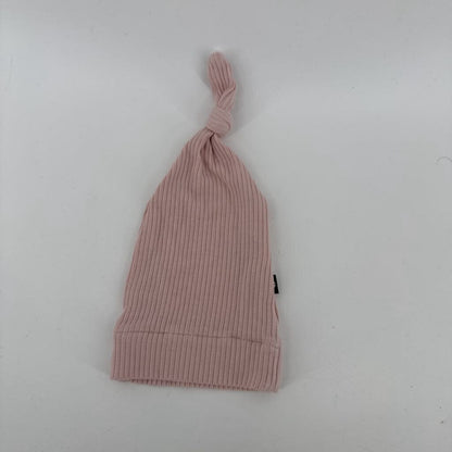 Ribbed, comes with hat