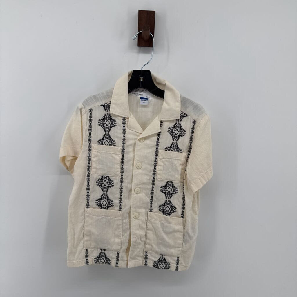 Black patterns, guayabera