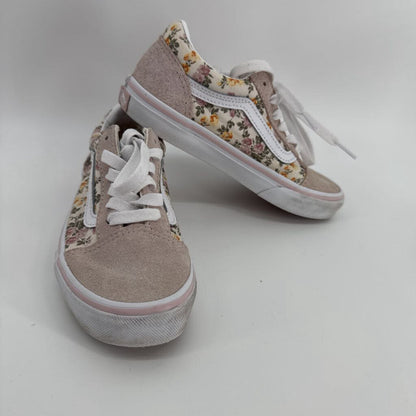 Floral, laces up