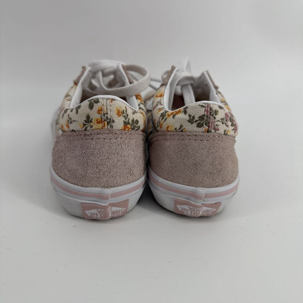 Floral, laces up