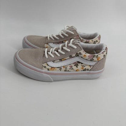 Floral, laces up