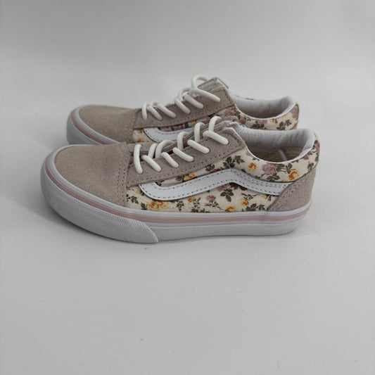 Floral, laces up