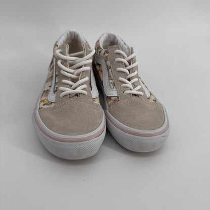 Floral, laces up