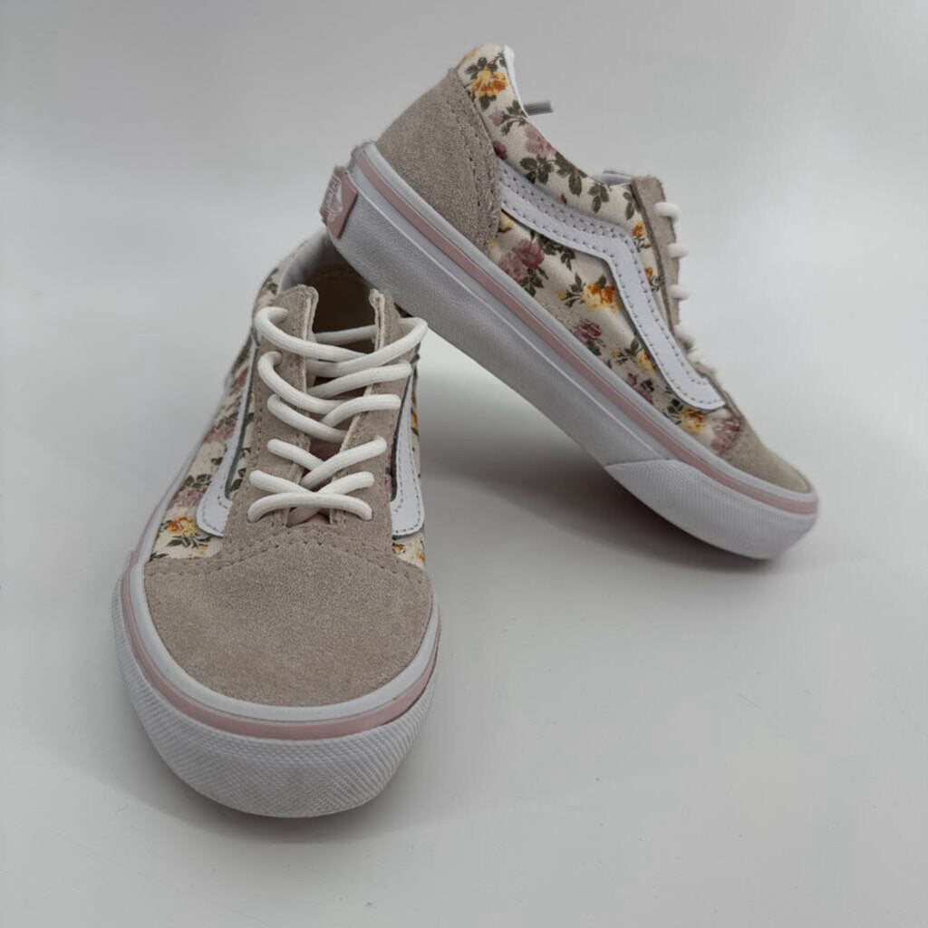 Floral, laces up