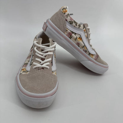 Floral, laces up
