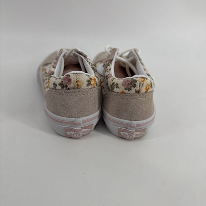 Floral, laces up