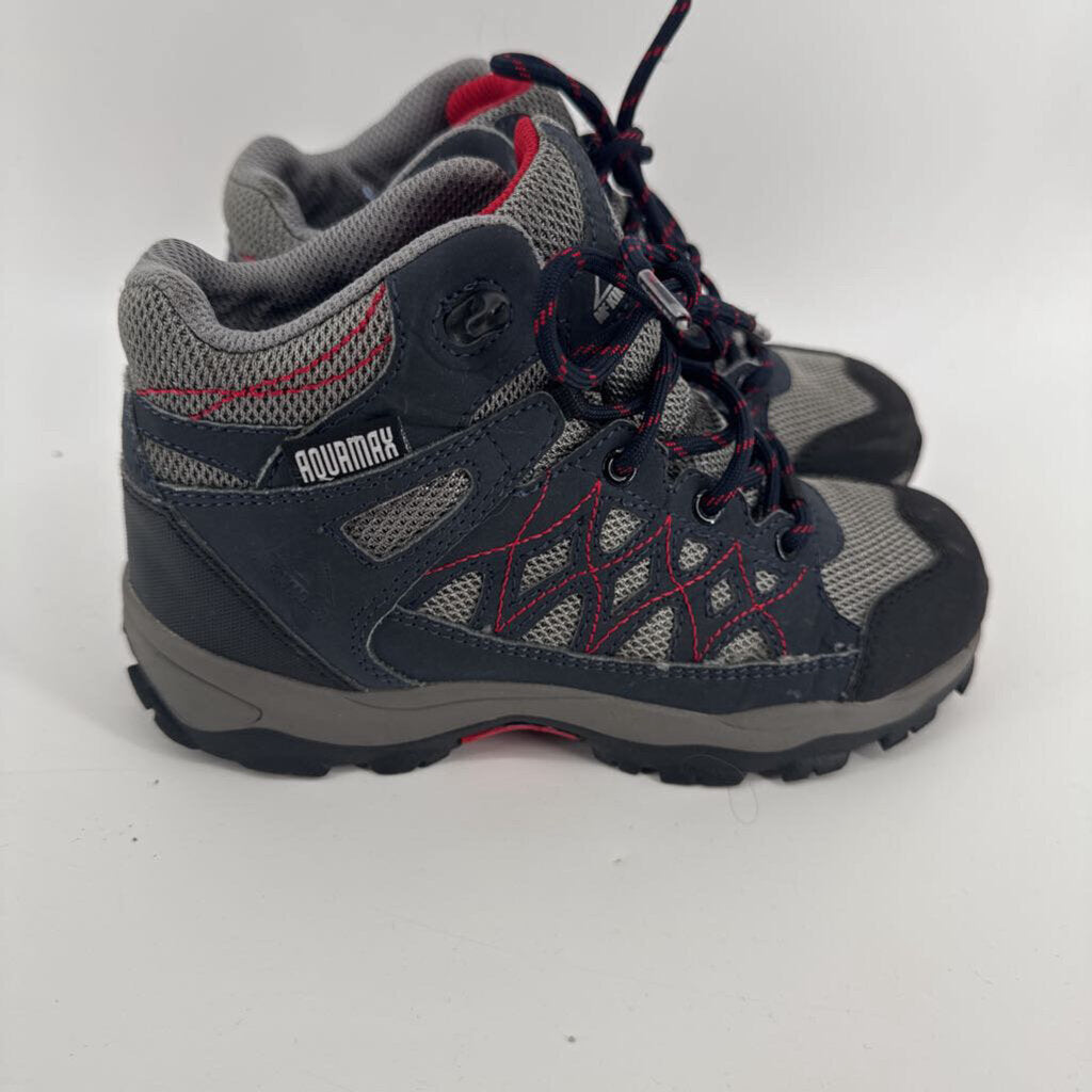 Lace up hiking boot