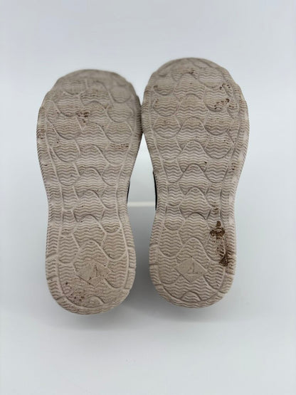 lace up boat shoe