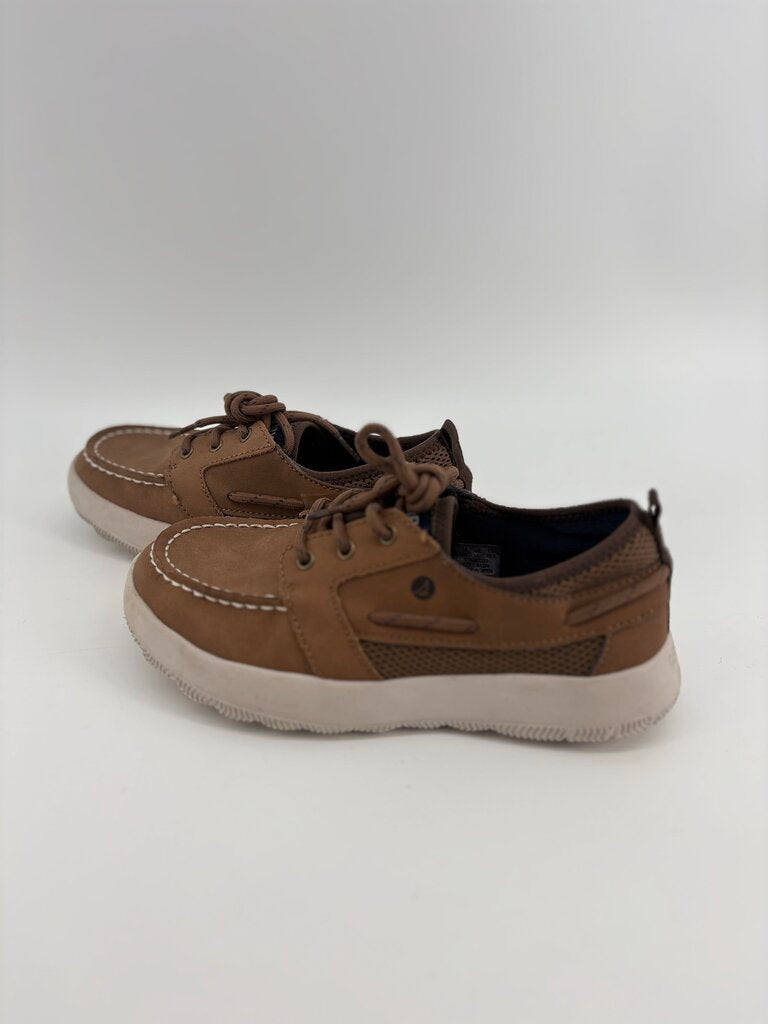 lace up boat shoe