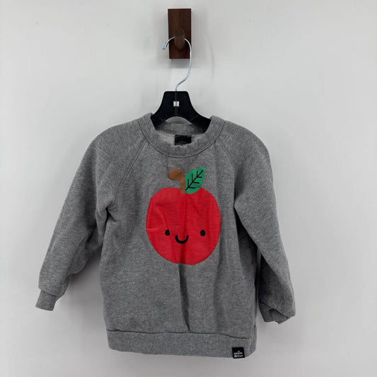 red apple