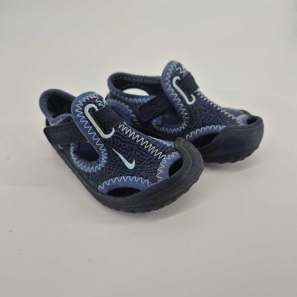 Nike water shoe