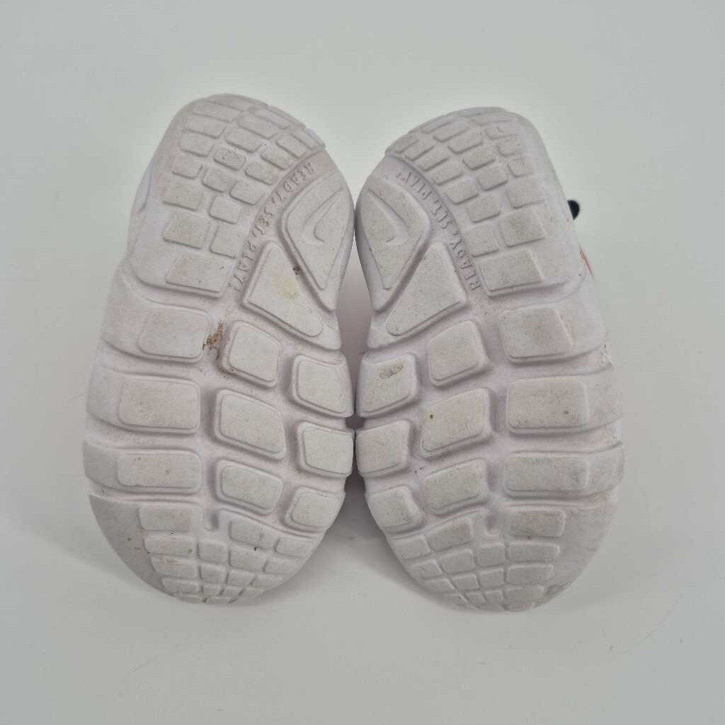 Nike slip on sneaker