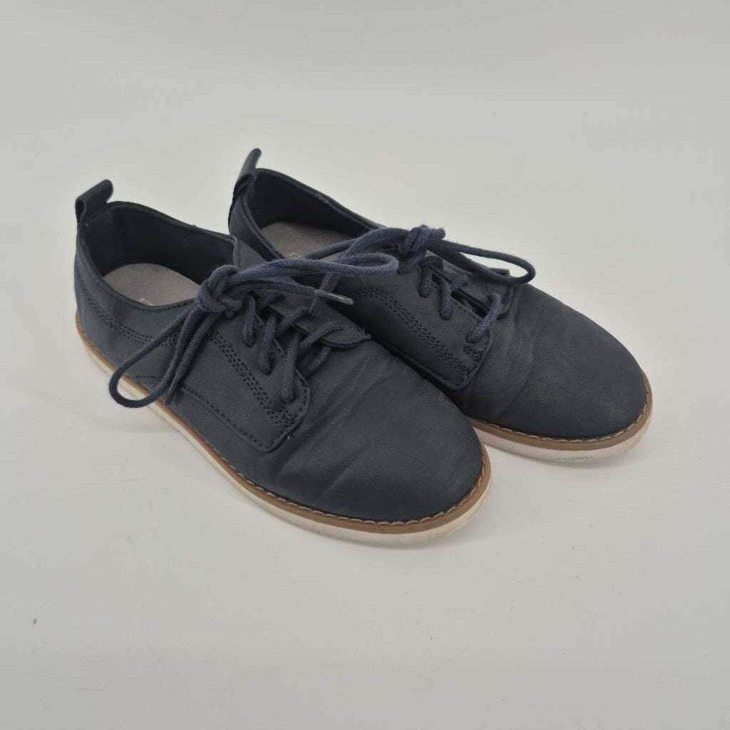 lace up dress shoe