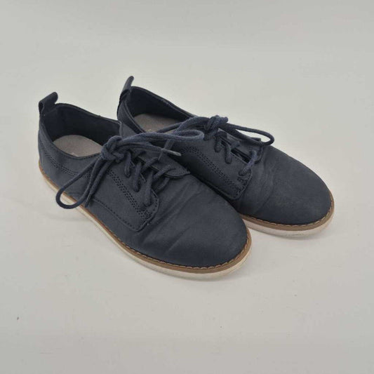 lace up dress shoe