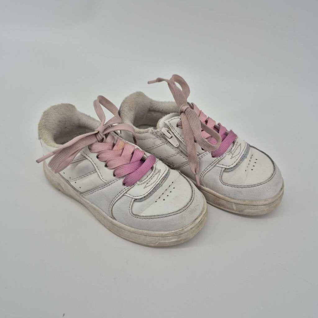 lace up sneaker
